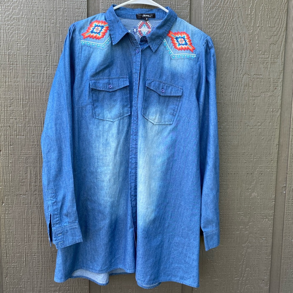 Andree by Unit Aztec Embroidered Top Size Large